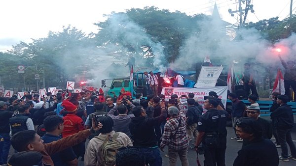 Ratusan Pengacara Kepung Polrestabes Makassar, Tuntut dan Desak Kasat Reskrim Dicopot