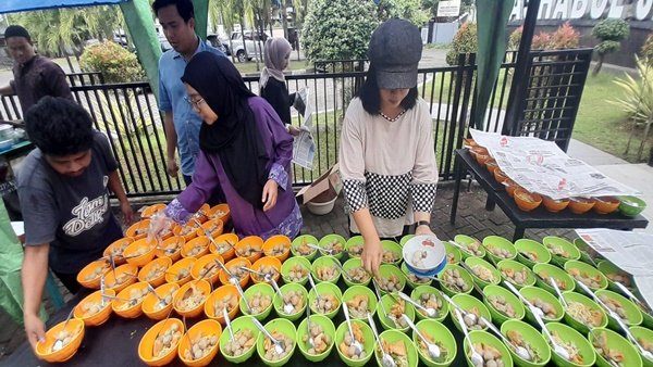 Jumat Berkah di Ashabul Jannah: Doa Palestina, Kue Tradisional, dan Kebersamaan