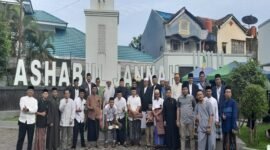 Foto bersama jamaah dan pengurus Masjid Ashabul Jannah DPK Provinsi Sulsel usai salat Idul Adha 1446 H