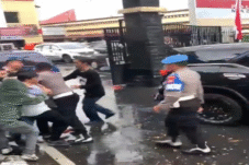 Aparat Diduga Represif! Massa HIPERMATA Diseret Saat Demo di Polrestabes Makassar