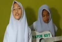 Dua pengamen cilik (Tangkapan layar video)