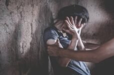 Tak Berperikemanusiaan! Wanita Gendong Bayi Jadi Sasaran Nafsu Pemuda di Sorong