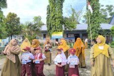 MPLS Ceria di SD Parinring Makassar, Guru dan Murid Joget Bersama