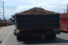 Dump Truk Liar Kuasai Jalan, Kasat Lantas Gowa Bungkam Seribu Bahasa