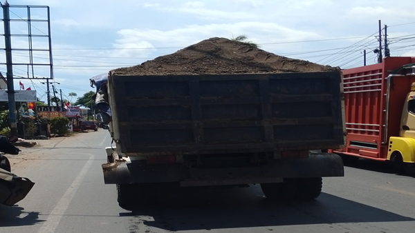 Dump Truk Liar Kuasai Jalan, Kasat Lantas Gowa Bungkam Seribu Bahasa