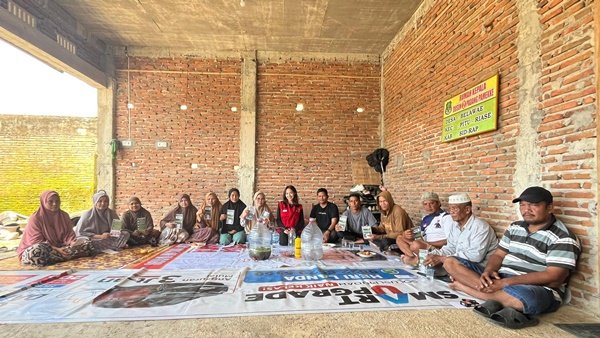 Mahasiswi KKN-T114 Unhas Hadirkan Inovasi Pupuk Organik Cair di Desa Belawae