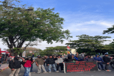 Represif Polisi Tuai Amarah, Rakyat Desak Kapolri Turun