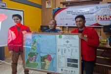 Mahasiswa KKN Unhas Bersama Warga Teteaji Rancang Peta Desa Berkelanjutan