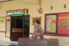 Guru SDN Borong Dimarahi Oknum Polisi: “Tidak Penting Kau Itu"