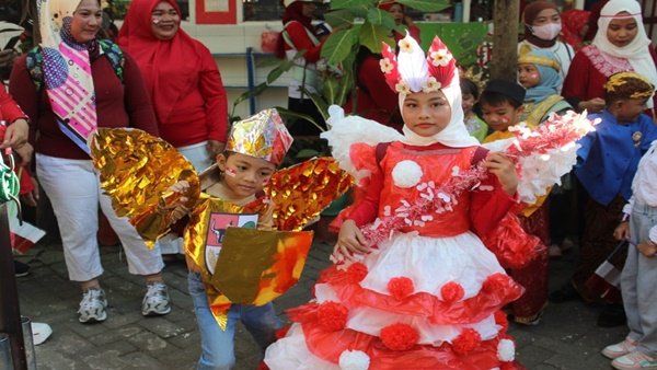 Siswi SDN Borong Makassar Tampil Kreatif dengan Kostum Peri di Karnaval HUT RI
