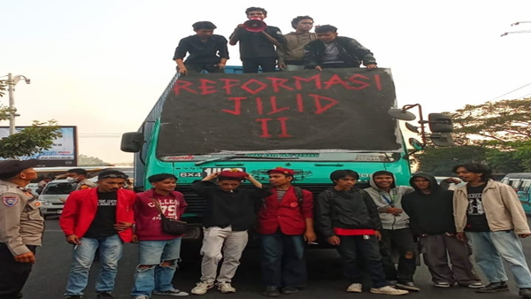 KERAMAT Sindir Buku Paradoks Indonesia, Sebut Prabowo Hanya Jual Janji