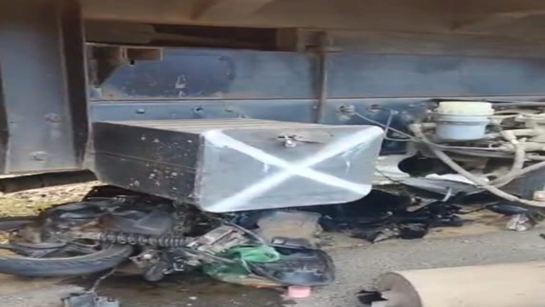 Dua Pemotor Tewas Seketika Digilas Dump Truk di Jalan Poros Maros