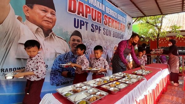 Luar Biasa! Uji Coba MBG di SDN Borong Makassar Disajikan dengan Cinta, Bukan Racun