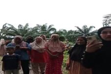 Tak Jelas Lokasi Pembangunan, Warga Kepung Pos Yon TP 868