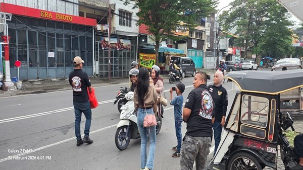 Dipimpin Erwin Tanjaya, Relawan 76 Makassar Tebar 400 Paket Berbuka