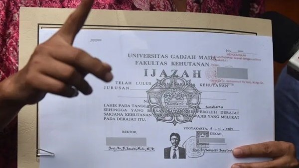 Proses Uji Dimulai, Salinan Ijazah Jokowi Dibuka Terang ke Publik