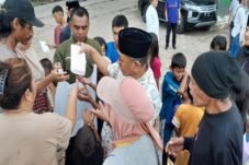 Dispusarsip Sulsel Berbagi 500 Paket Takjil Ramadhan untuk Dhuafa di Makassar