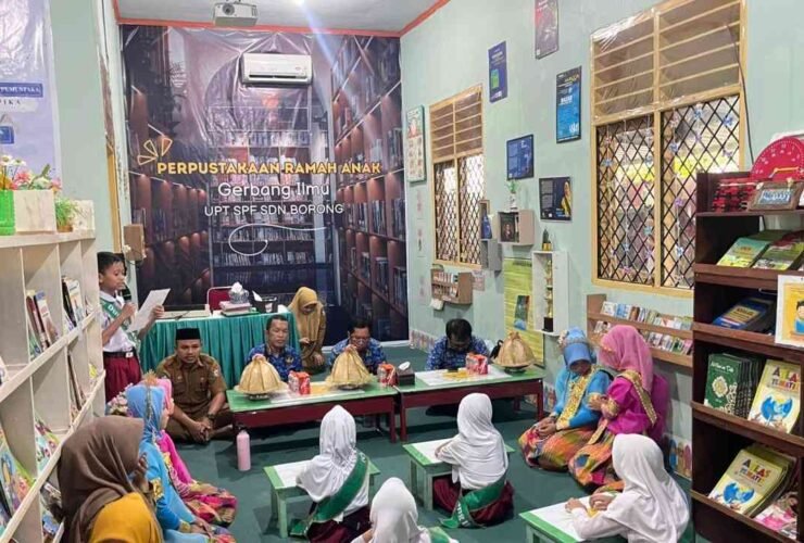 Suasana Peresmian Perpustakaan Ramah Anak SD Negeri Borong yang di hadiri perwakilan Dinas Pendidikan dan Dinas Perpustakaan Kota Makassar bersama Duta Baca Anak Gerbang Ilmu, Para Guru, Bunda Pustaka dan Kepala Sekolah SDN Borong Makassar.