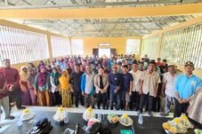 Reses di Pulau Bapa, Muslimin Dg Masiga Dengar Langsung Keluhan Listrik, Air, dan Tenaga Kesehatan