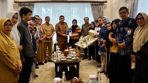 Audiensi Koalisi Suara Inklusi bersama Yayasan Kota Kita Surakarta dan Komisi Nasional Disabilitas dengan Wali Kota Makassar Munafri Arifuddin di Rumah Jabatan Wali Kota (12/5/2026).