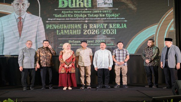 Bedah Buku Ajoeba Wartabone menjadi ruang refleksi sejarah dan penguatan gagasan kebangsaan, sekaligus mengemuka rekomendasi agar tokoh asal Gorontalo tersebut diusulkan sebagai Pahlawan Nasional.