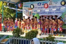 Ekstrakurikuler Futsal SDN Percontohan PAM Makassar menampilkan para siswa beserta deretan piala prestasi saat pengenalan kegiatan ekstrakurikuler pada hari terakhir MPLS 2026. Penampilan tersebut menjadi bagian dari upaya sekolah memperkenalkan wadah pengembangan minat, bakat, dan prestasi kepada peserta didik baru.