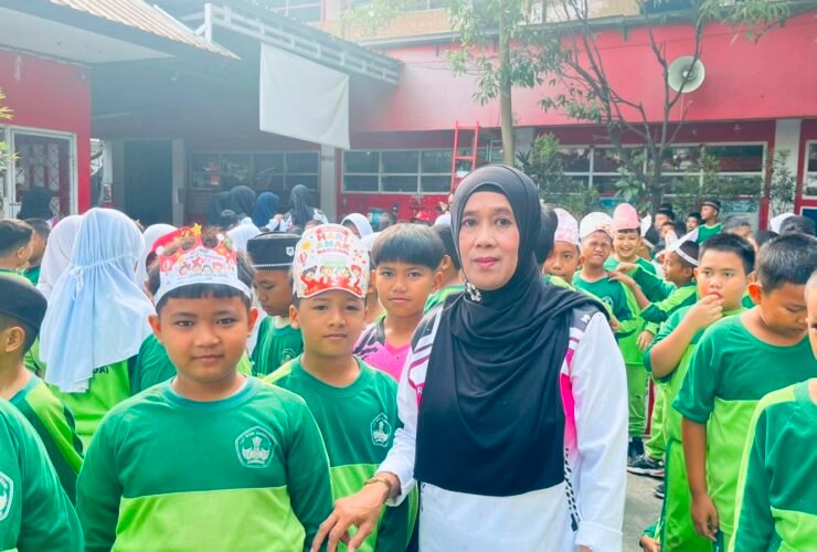 Siswa SDN Borong Makassar antusias mengikuti berbagai permainan tradisional seperti congklak, kelereng, lompat tali, engklek, bola bekel, dan gasing dalam rangka memperingati Hari Anak Nasional sebagai upaya melestarikan budaya sekaligus mengurangi ketergantungan terhadap gadget.