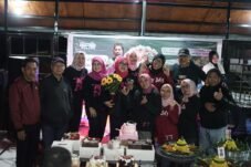 Kemeriahan puncak acara 'Masagena Day', perayaan ulang tahun ke-57 Prof. Dr. Andi Suriyaman Mustari Pide bersama para sahabat dan kolega di Cafe & Resto Masagena Cottage 3, Malino.