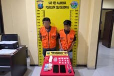Dua terduga pelaku diamankan Sat Res Narkoba Polresta Deli Serdang dalam pengungkapan kasus dugaan peredaran sabu di Desa Sei Tuan, Kecamatan Pantai Labu. Petugas turut mengamankan barang bukti berupa 12 plastik klip berisi diduga sabu dengan berat kotor 31,60 gram.