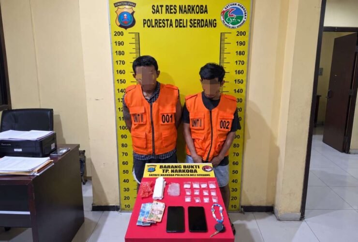 Dua terduga pelaku diamankan Sat Res Narkoba Polresta Deli Serdang dalam pengungkapan kasus dugaan peredaran sabu di Desa Sei Tuan, Kecamatan Pantai Labu. Petugas turut mengamankan barang bukti berupa 12 plastik klip berisi diduga sabu dengan berat kotor 31,60 gram.