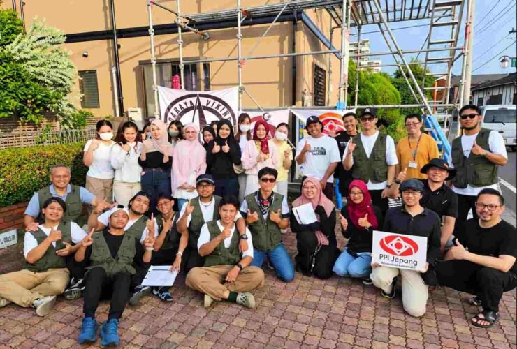 Relawan Okayama Connection bersama komunitas Indonesia di Jepang saat kegiatan Project SATUKan untuk menyalurkan bantuan kemanusiaan kepada warga terdampak gempa Kumamoto, Jepang.